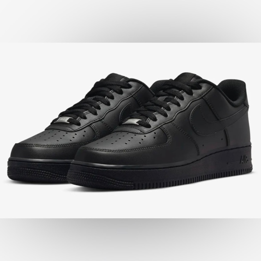 Men’s size 10 Black Air Force 1